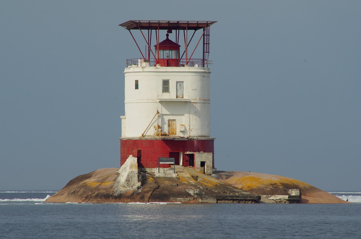 Gilly's Snug Harbour Restaurant and Marine lighthouse view.