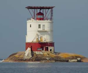 Gilly's Snug Harbour Restaurant and Marine lighthouse view.